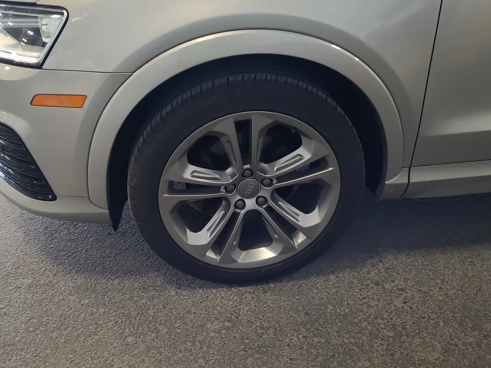 Front driver wheel/tire photo
