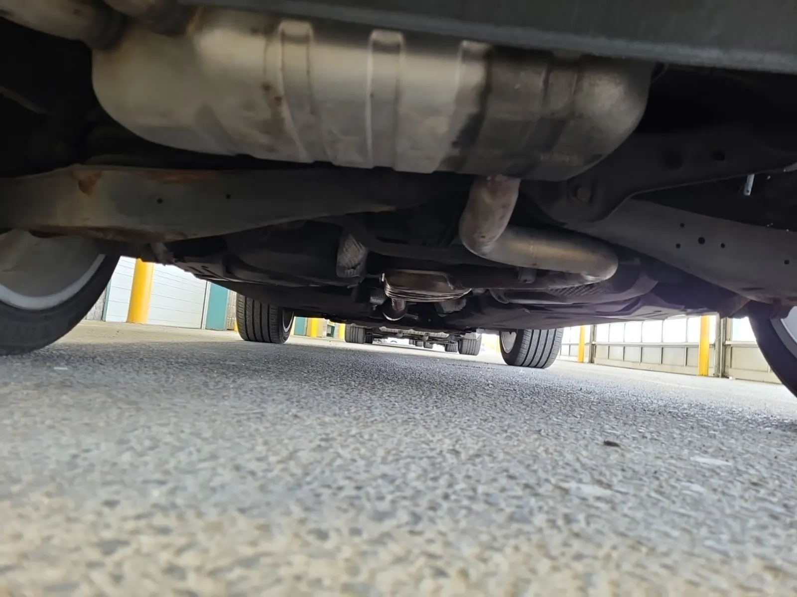 Undercarriage - Rear Photo