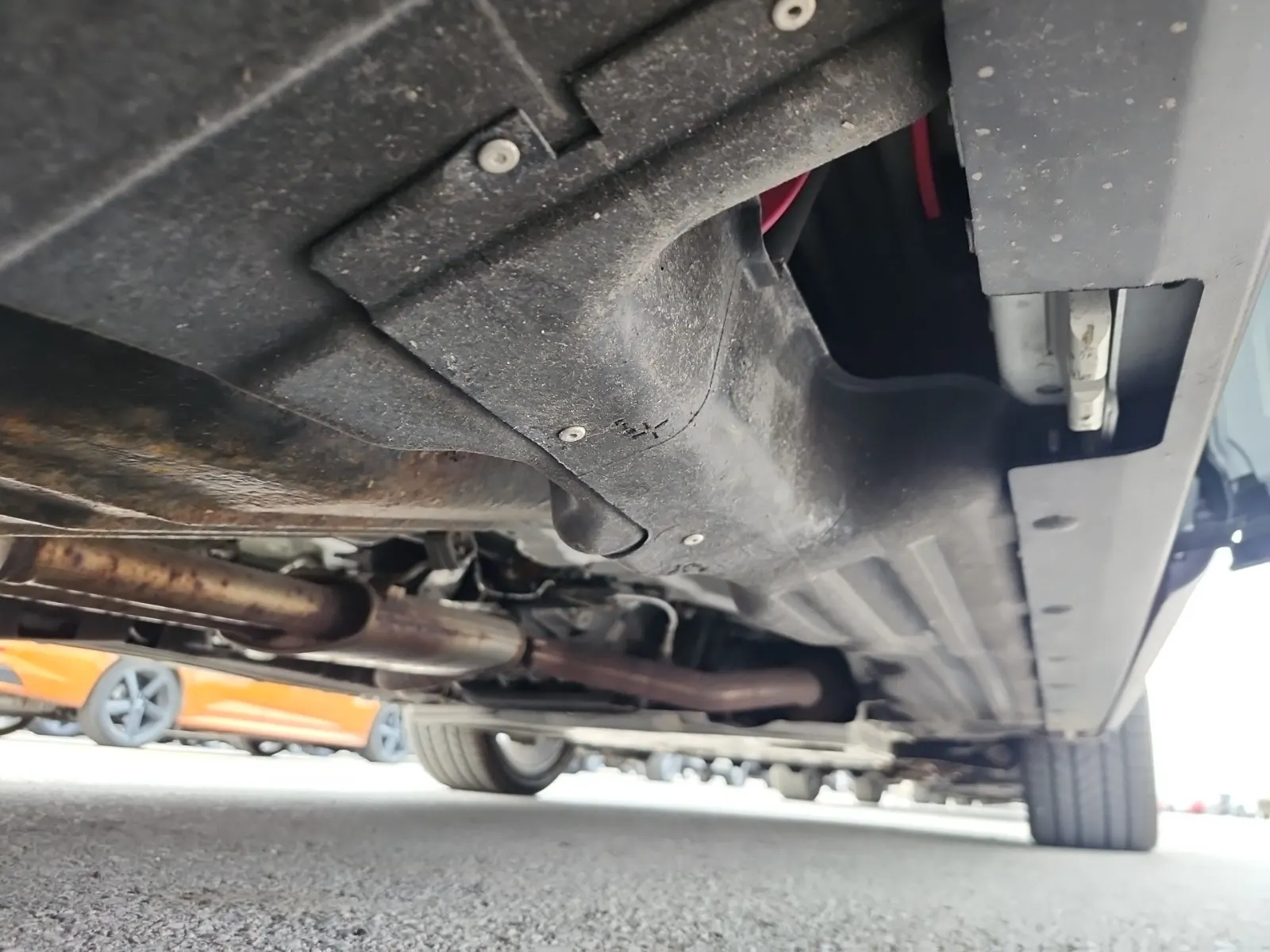 Undercarriage - Passenger Photo