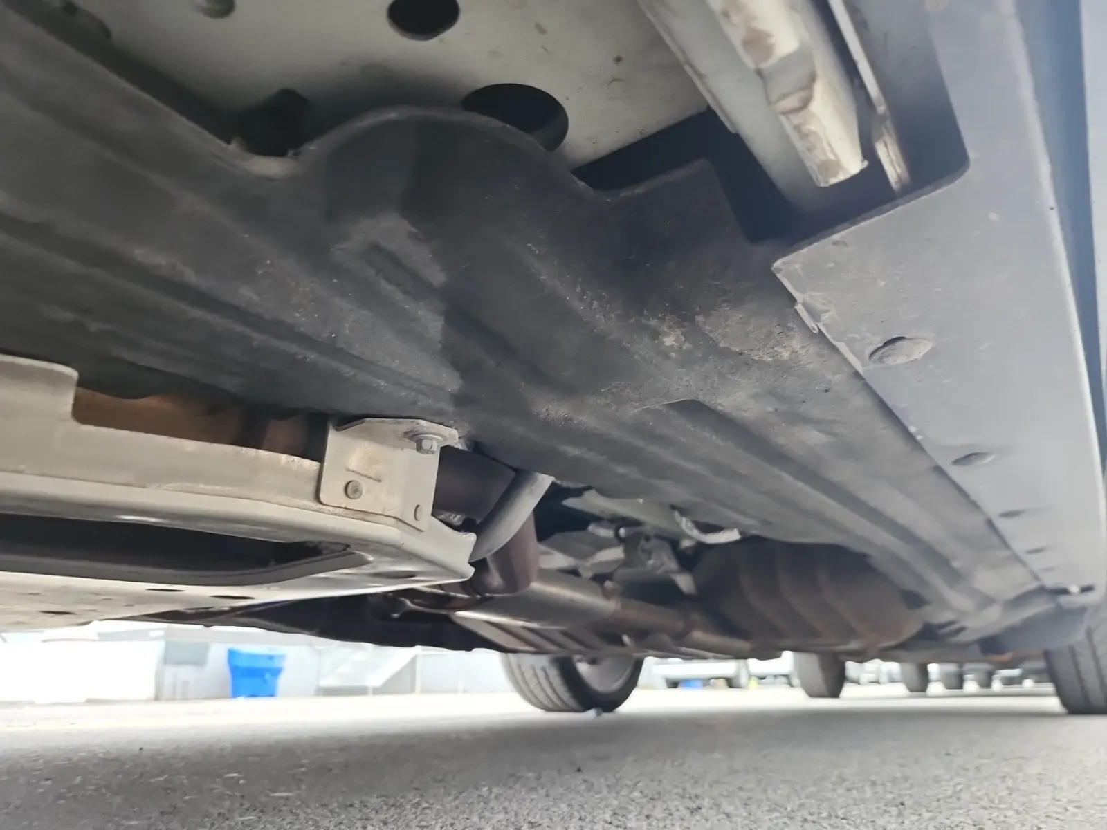 Undercarriage - Driver Photo