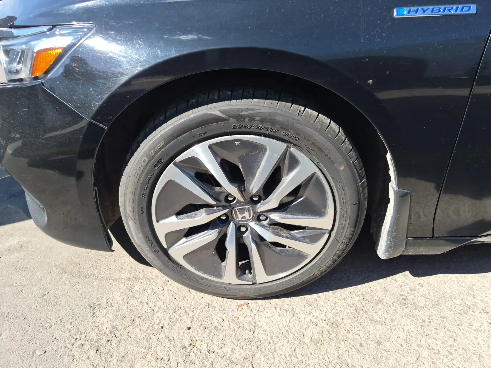 Front driver wheel/tire photo
