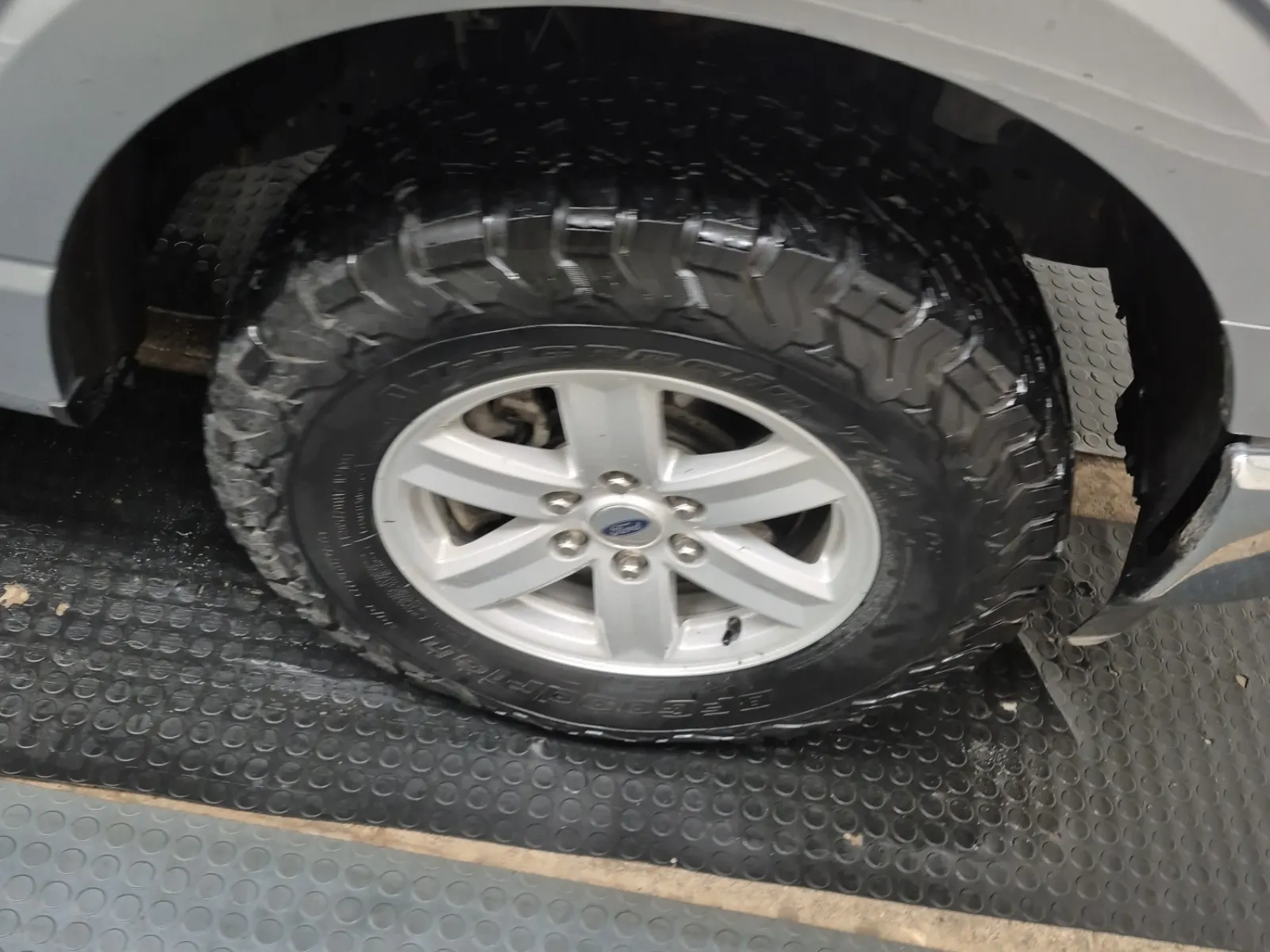 Right Front Wheel/Tire Photo