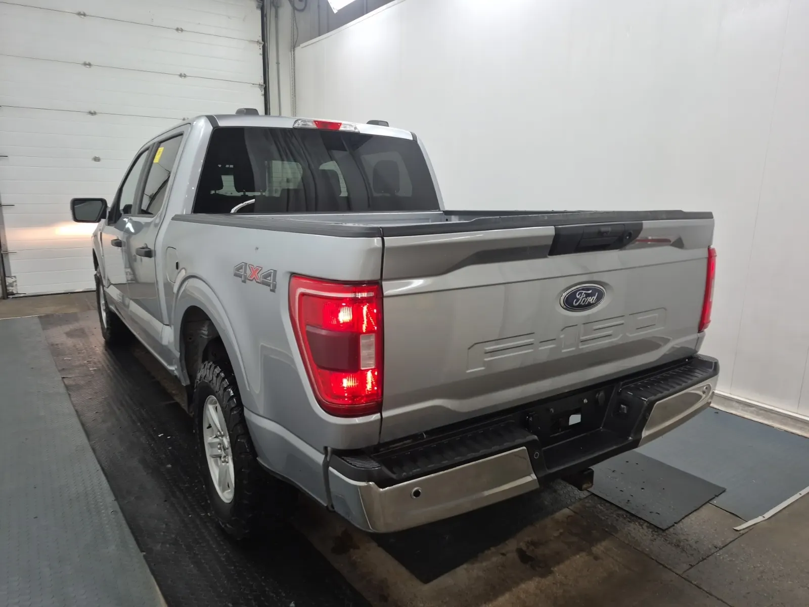 Driver Rear 3/4 Photo