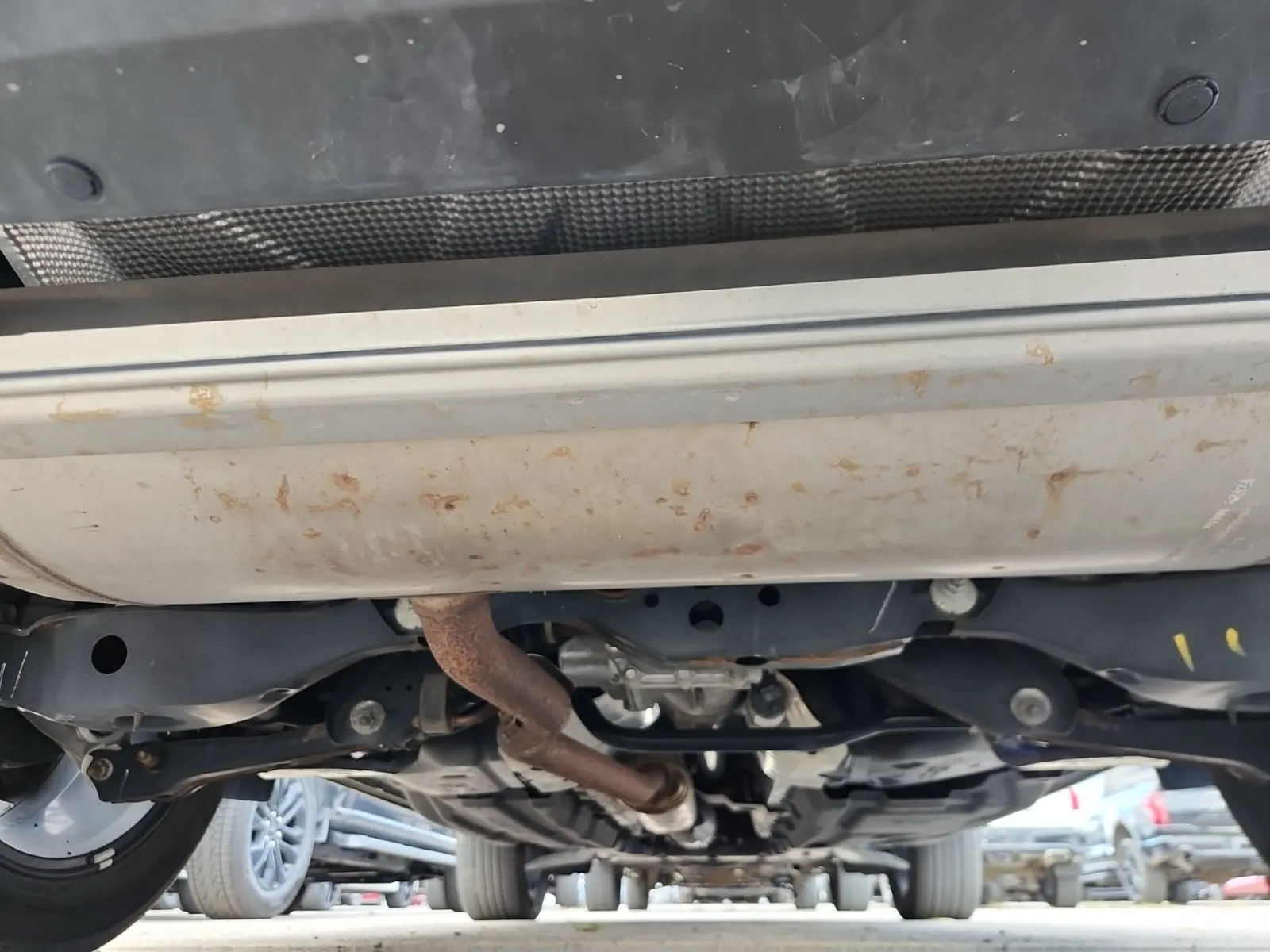 Undercarriage - Rear Photo