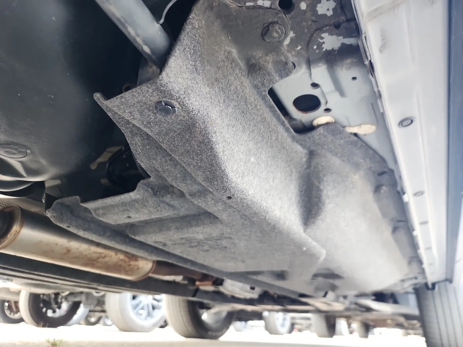 Undercarriage - Passenger Photo