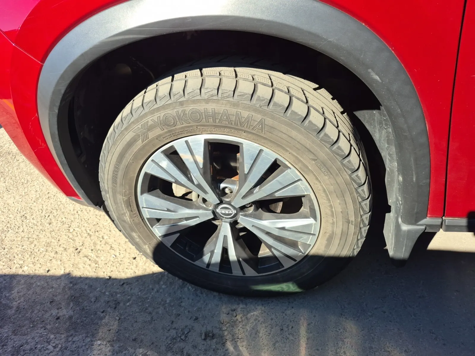 Front driver wheel/tire photo