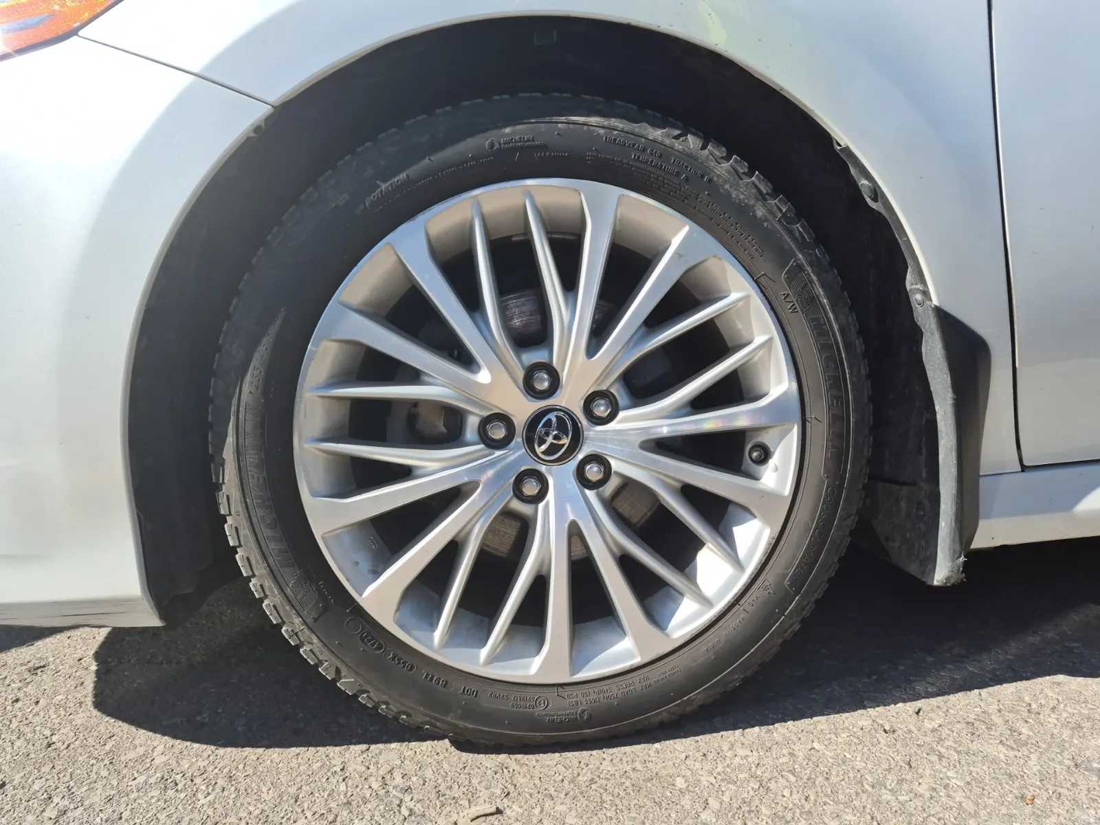 Front driver wheel/tire photo