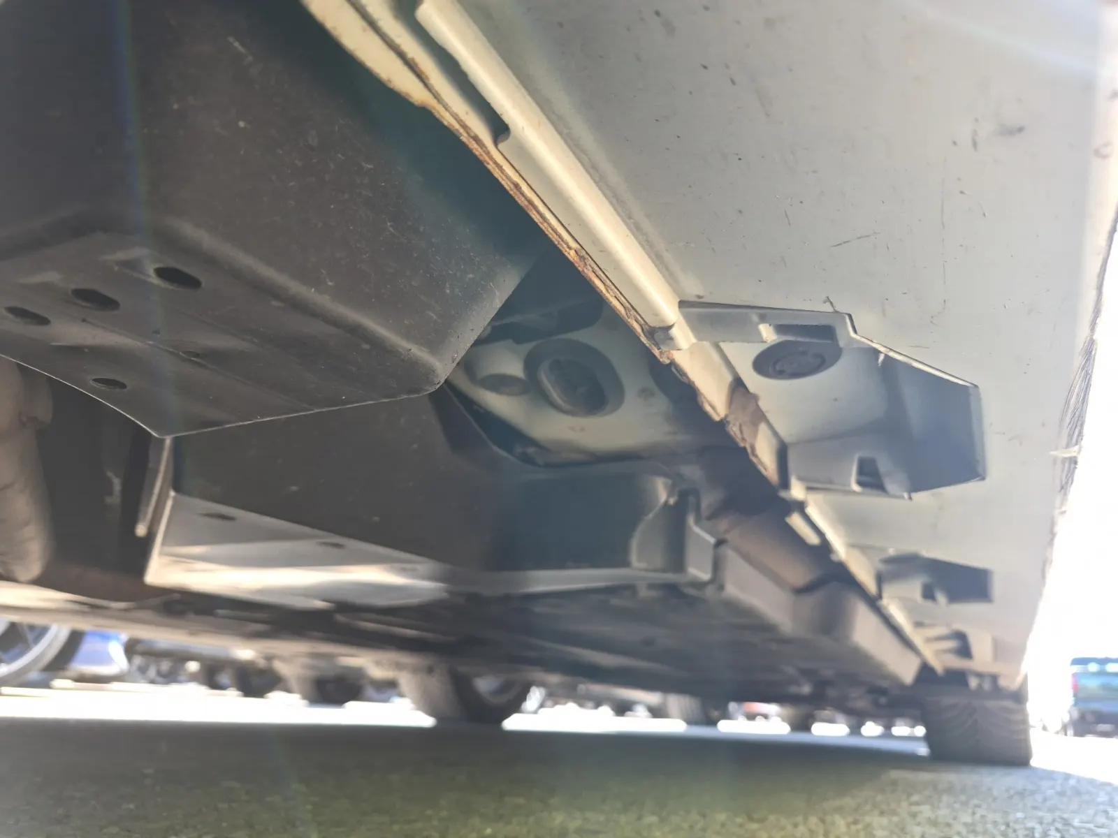 Undercarriage - Passenger Photo