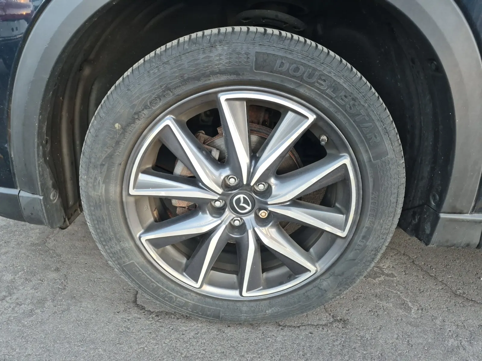 Front driver wheel/tire photo
