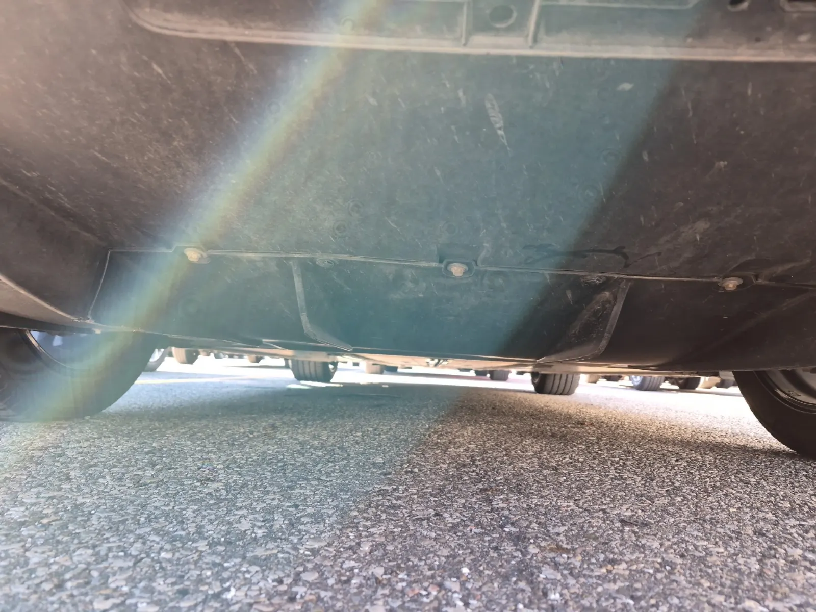 Undercarriage - Rear Photo