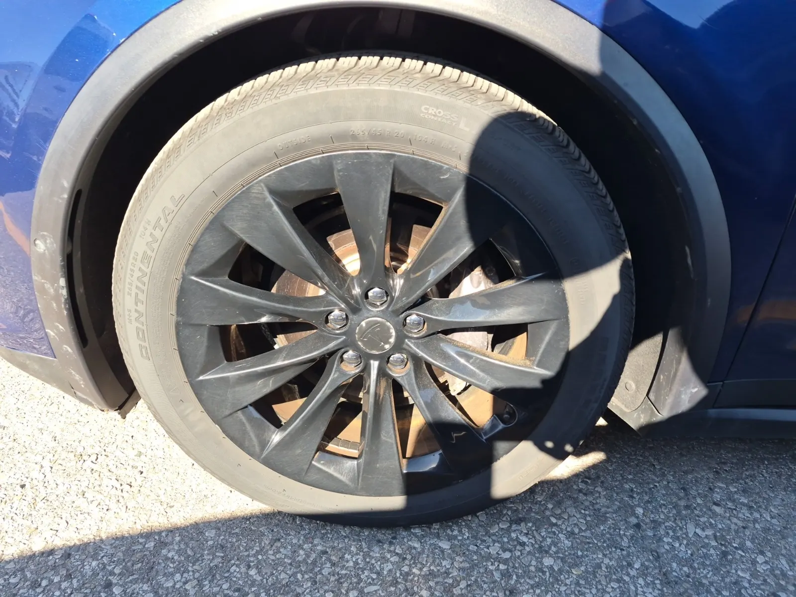 Front driver wheel/tire photo