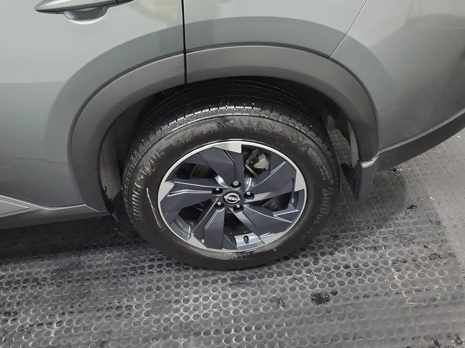 Left Rear Wheel/Tire Photo