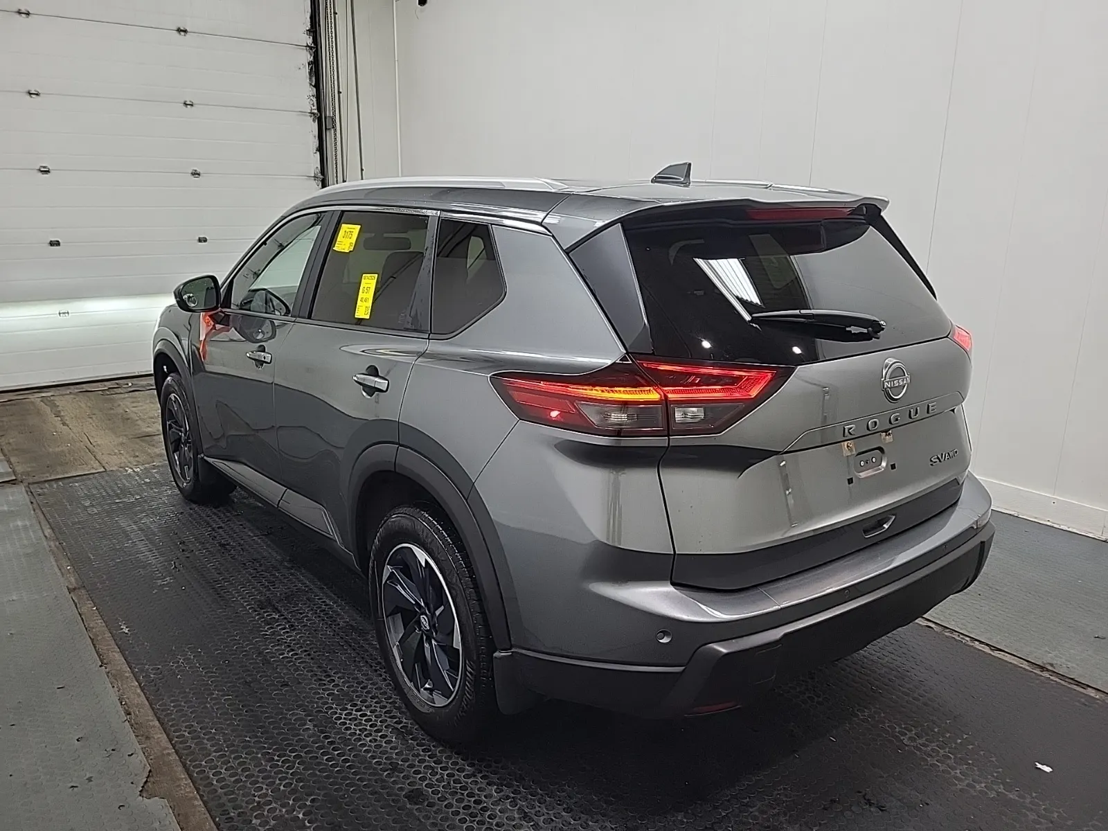Driver Rear 3/4 Photo