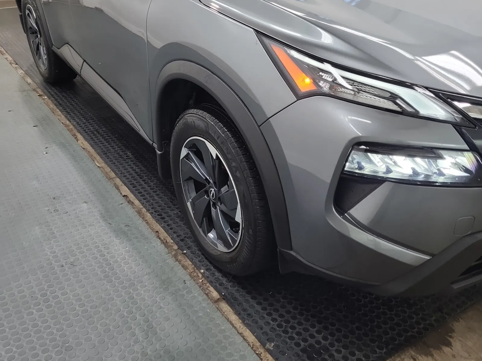 Right Front Wheel/Tire Photo