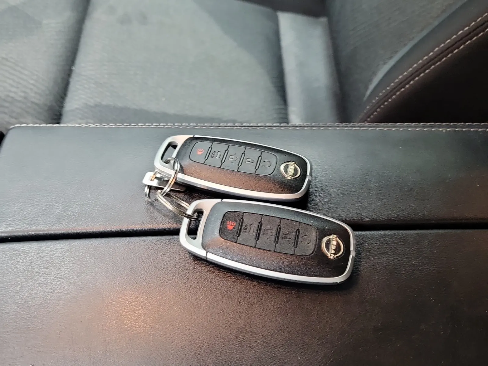 Keys/Fobs/Manual Photo