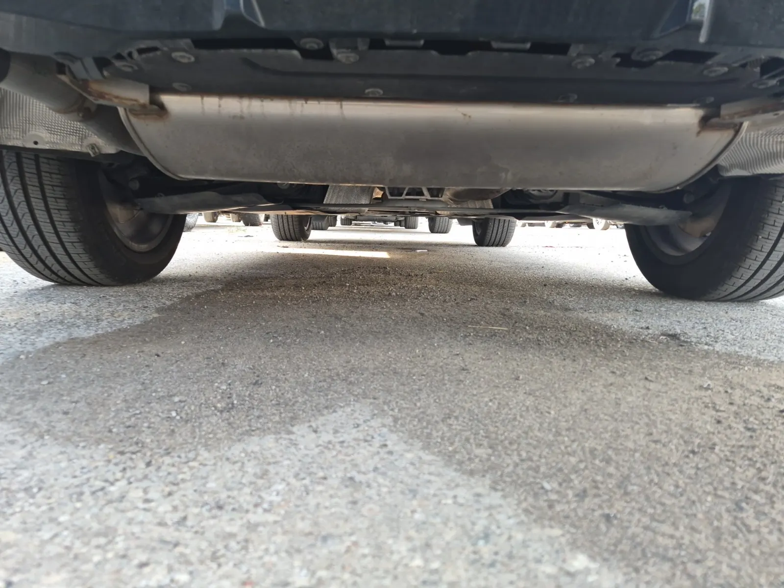Undercarriage - Rear Photo