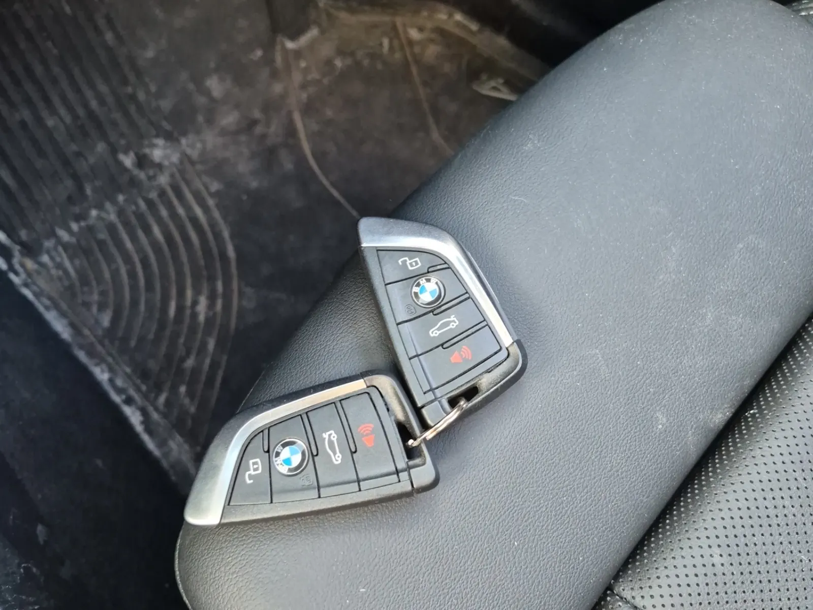 Keys/Fobs/Manual Photo