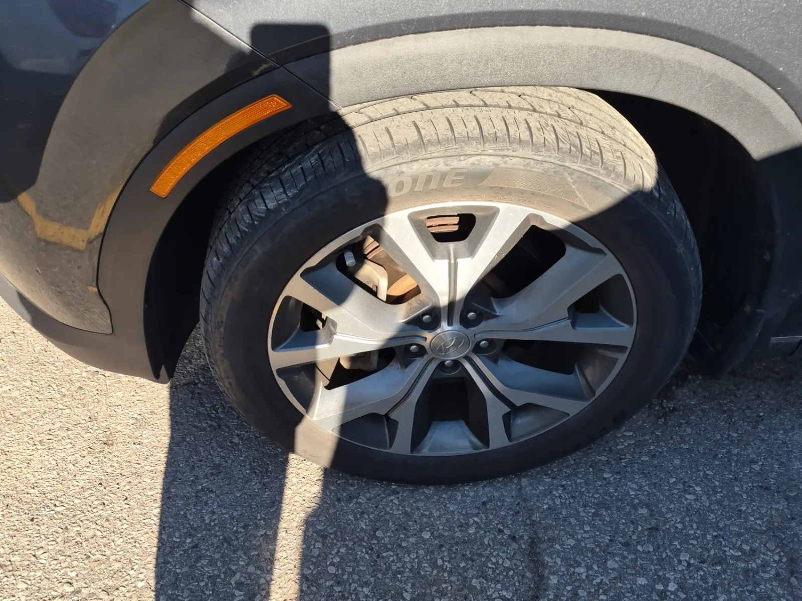 Front driver wheel/tire photo