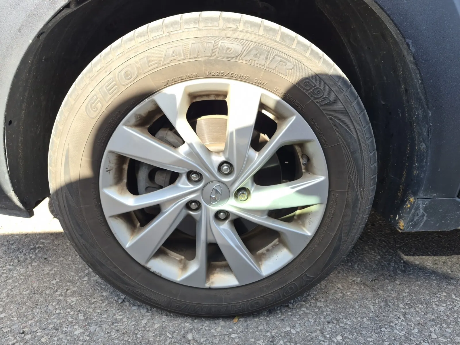 Front driver wheel/tire photo