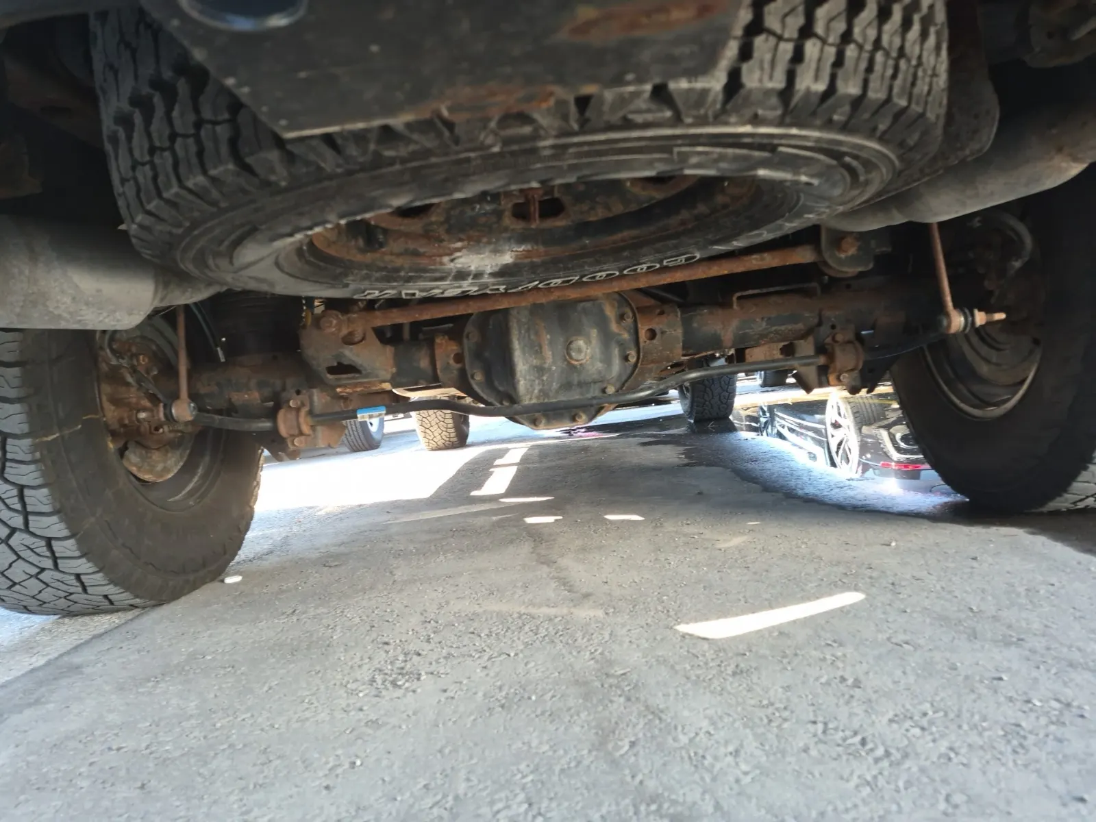 Undercarriage - Rear Photo