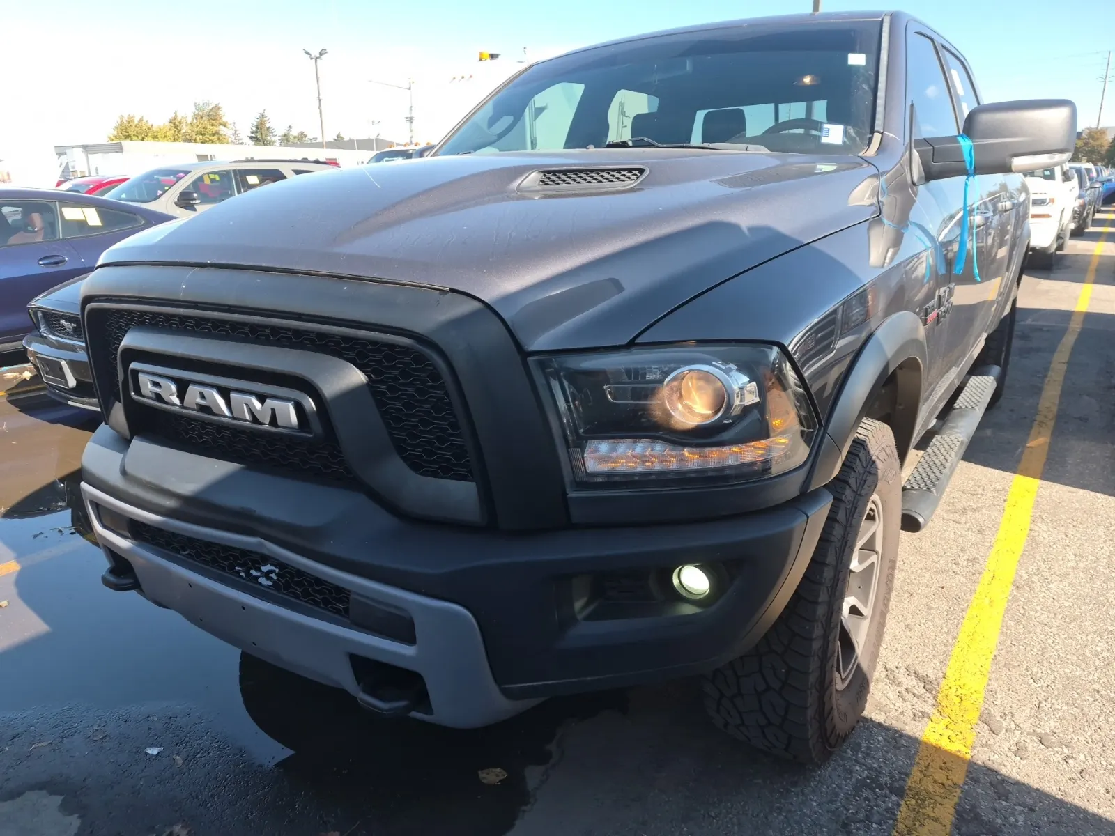 Front driver 3/4 photo
