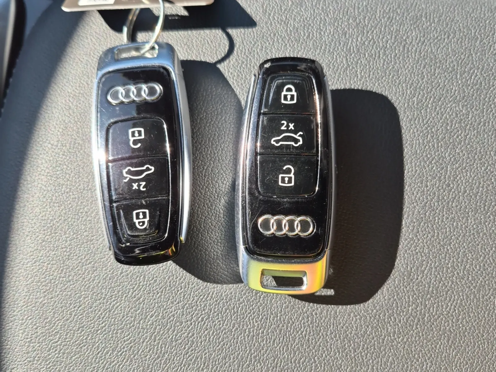 Keys/Fobs/Manual Photo