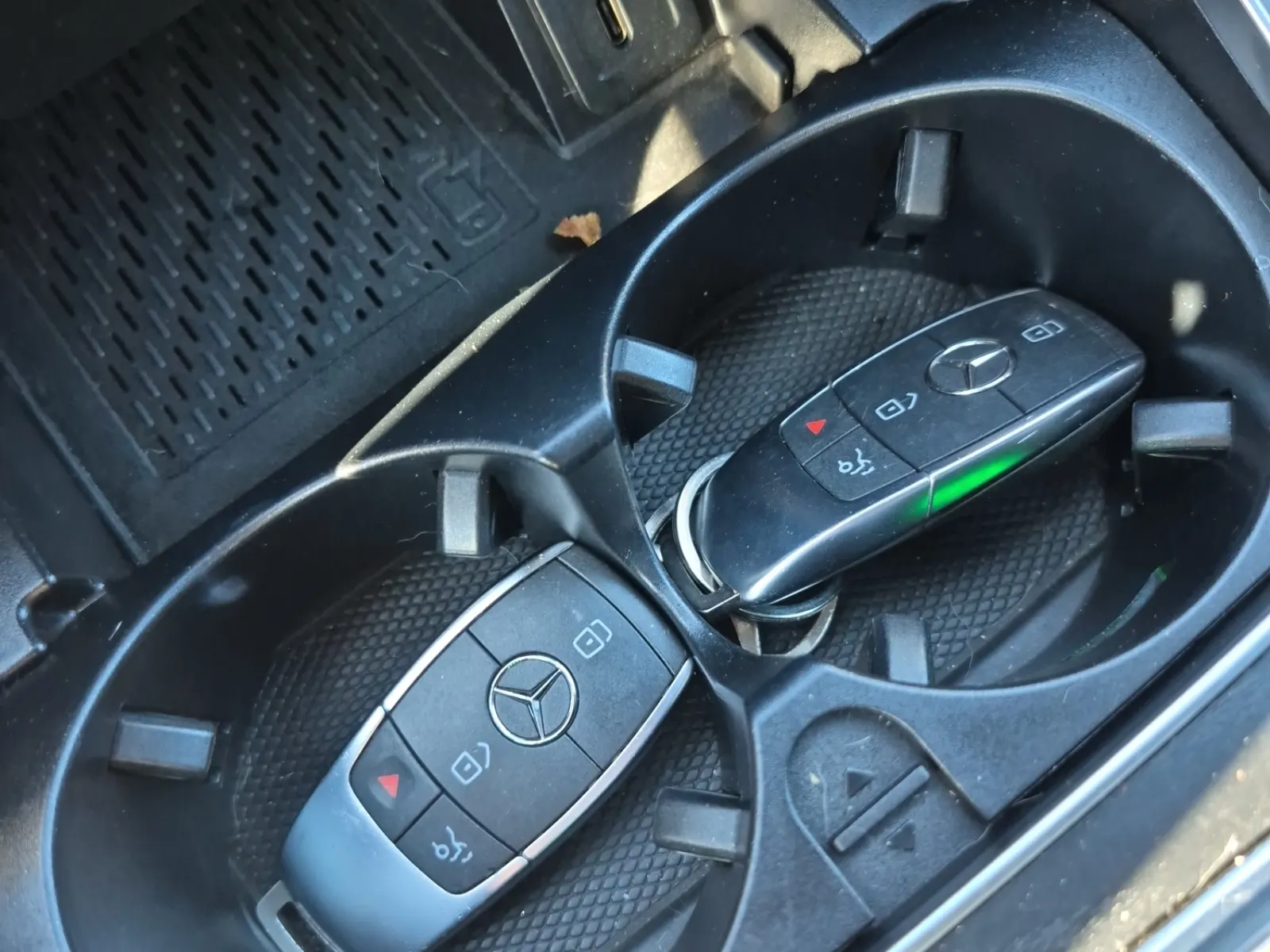 Keys/Fobs/Manual Photo