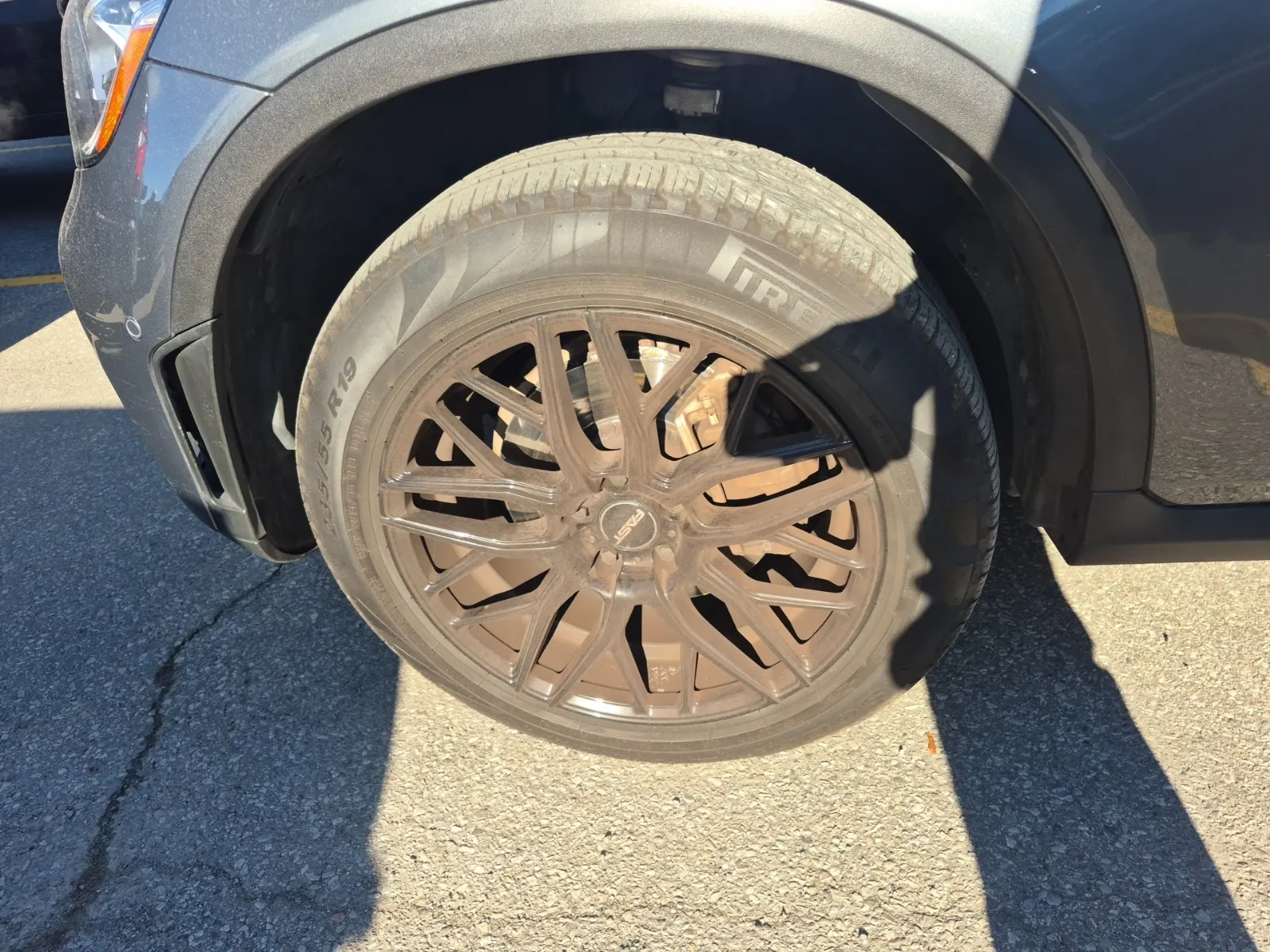 Front driver wheel/tire photo