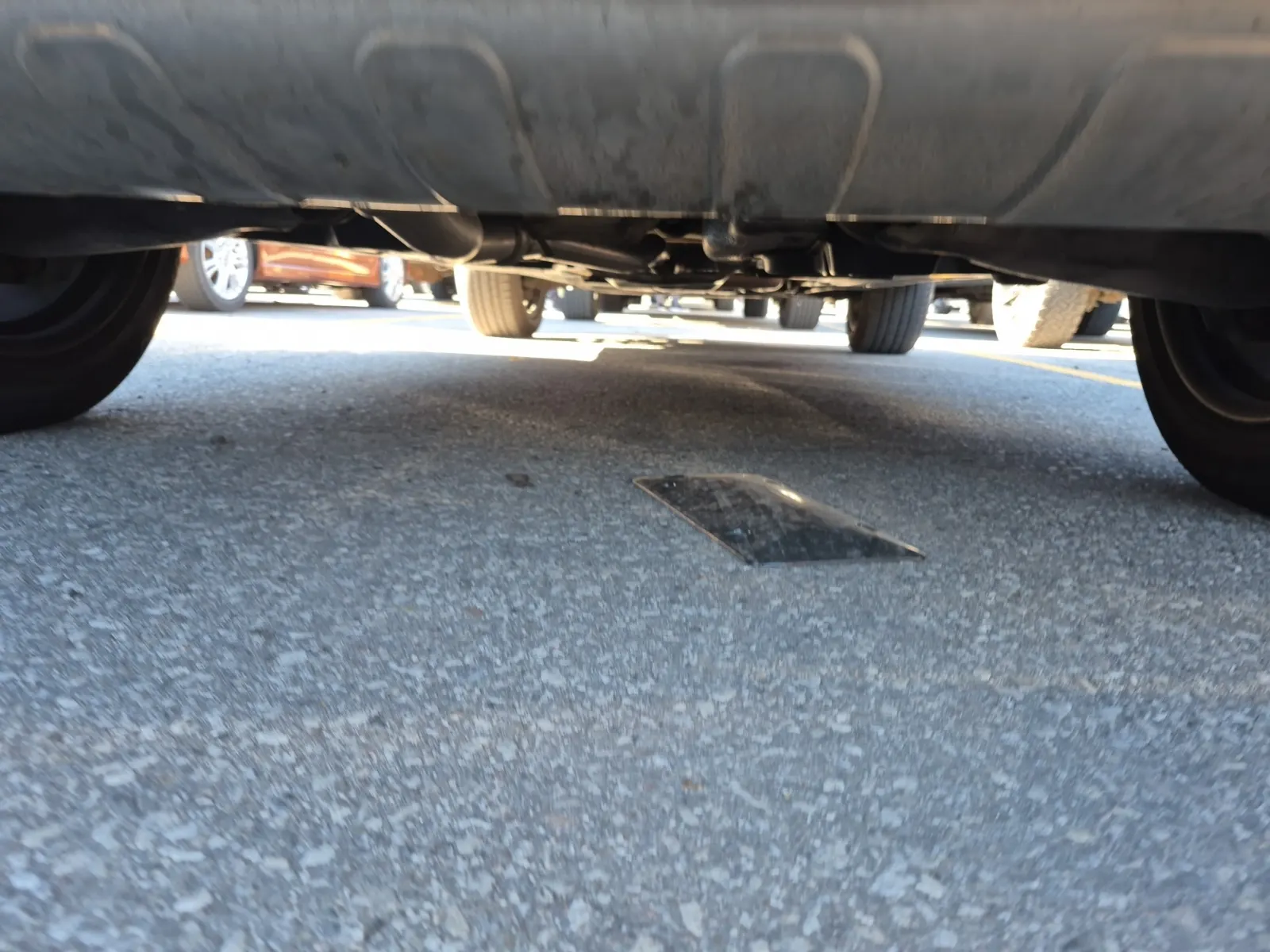 Undercarriage - Rear Photo