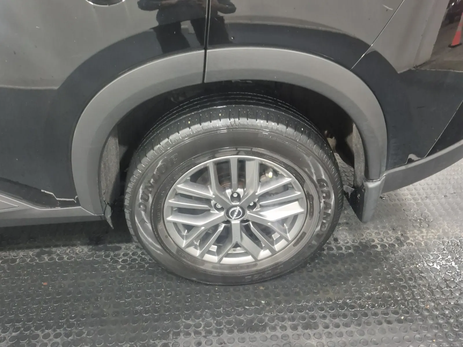Left Rear Wheel/Tire Photo