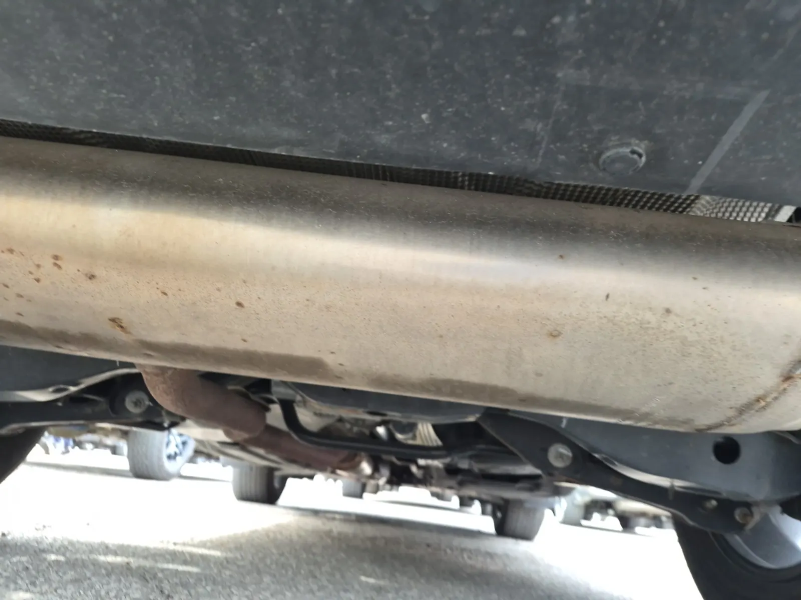 Undercarriage - Rear Photo