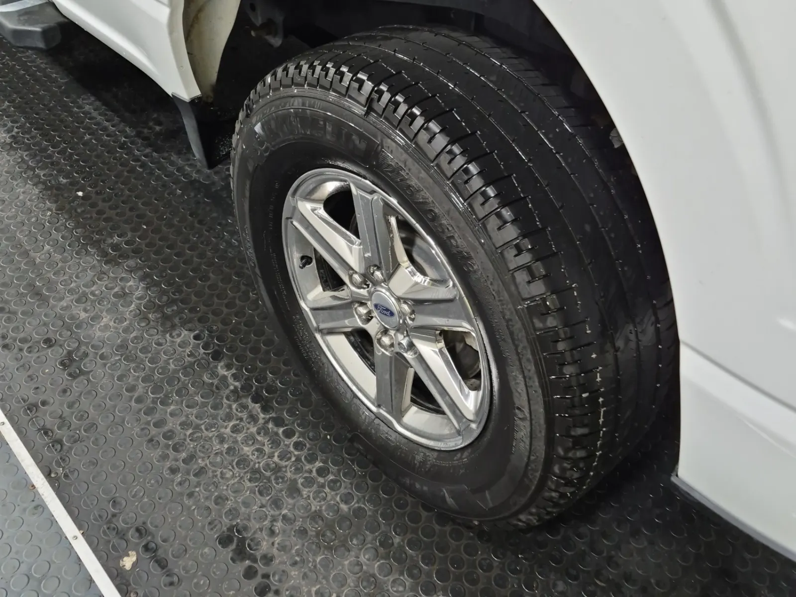 Left Rear Wheel/Tire Photo
