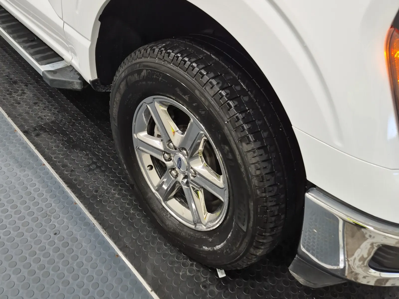 Right Front Wheel/Tire Photo