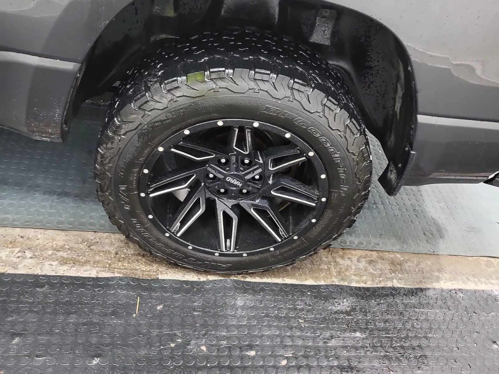 Left Rear Wheel/Tire Photo