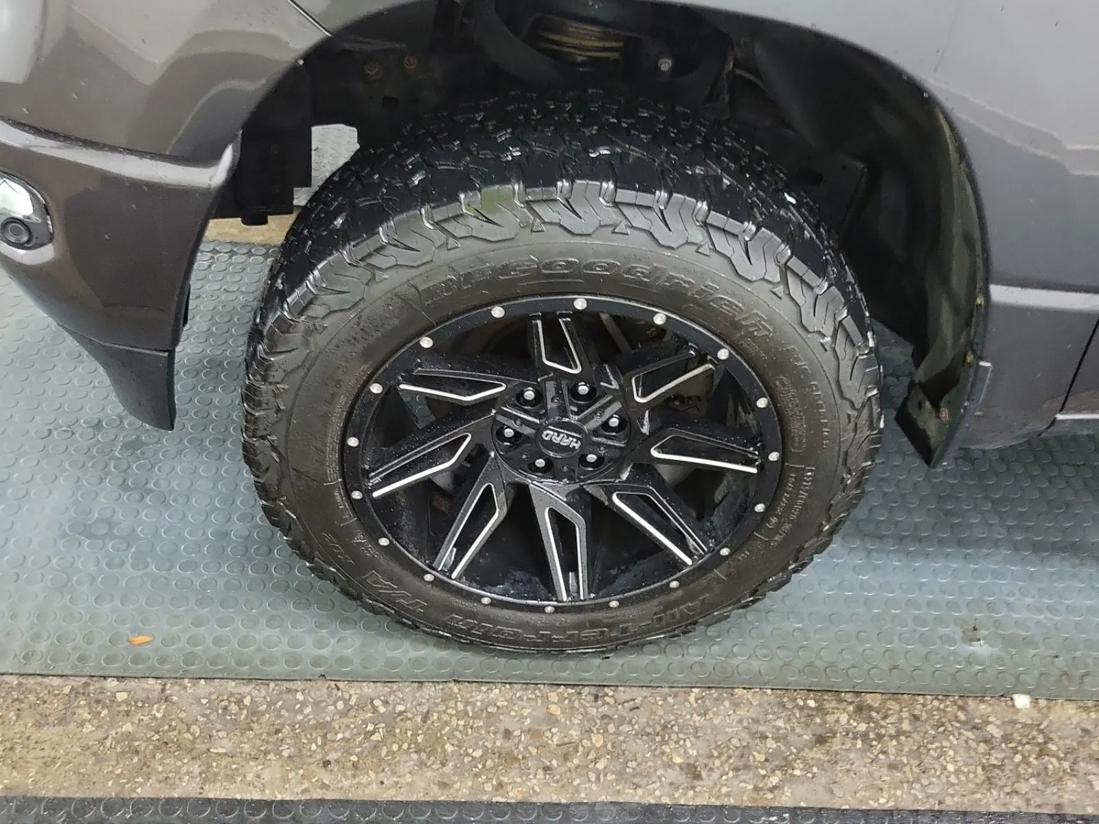Front driver wheel/tire photo