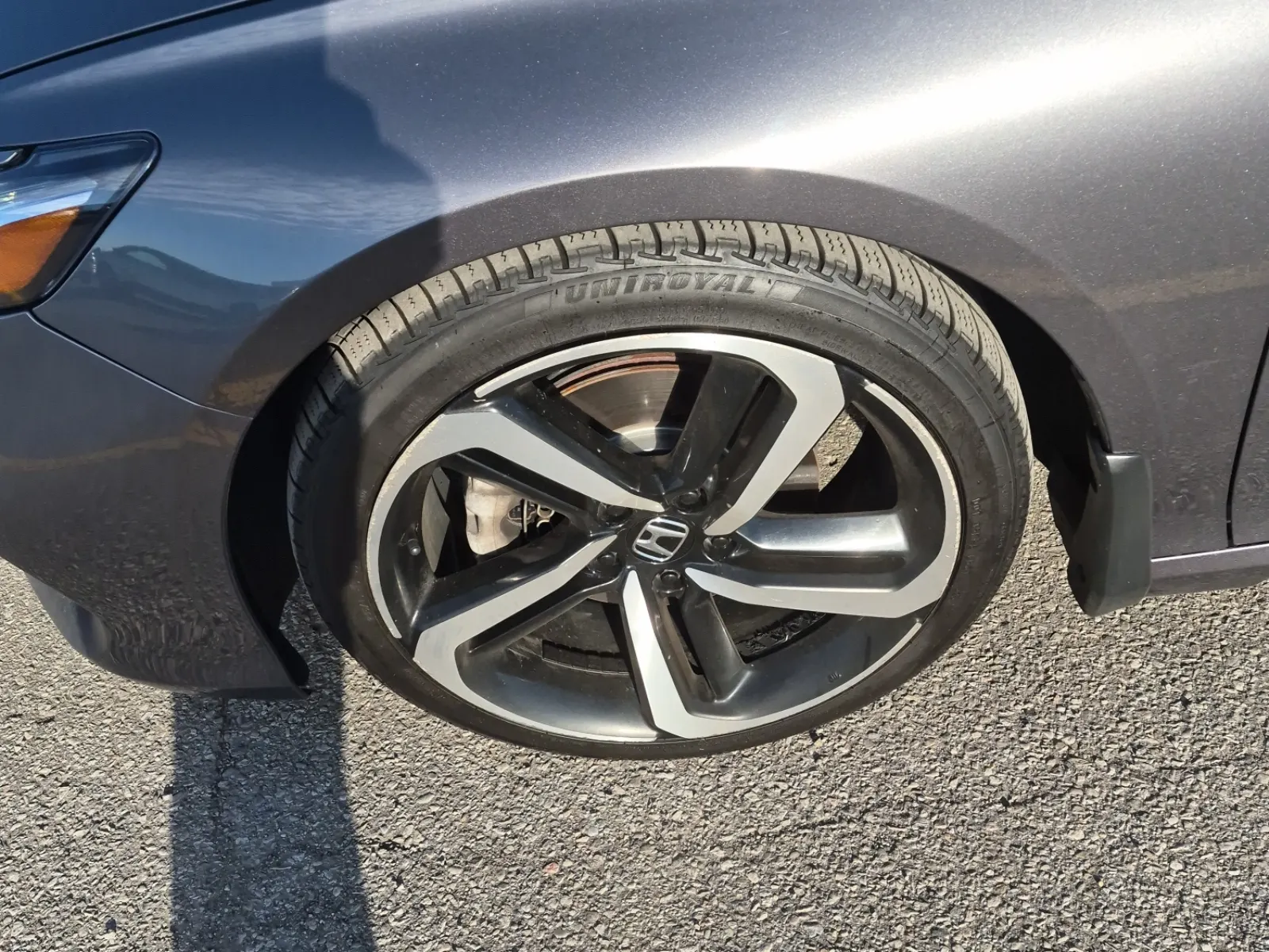 Front driver wheel/tire photo