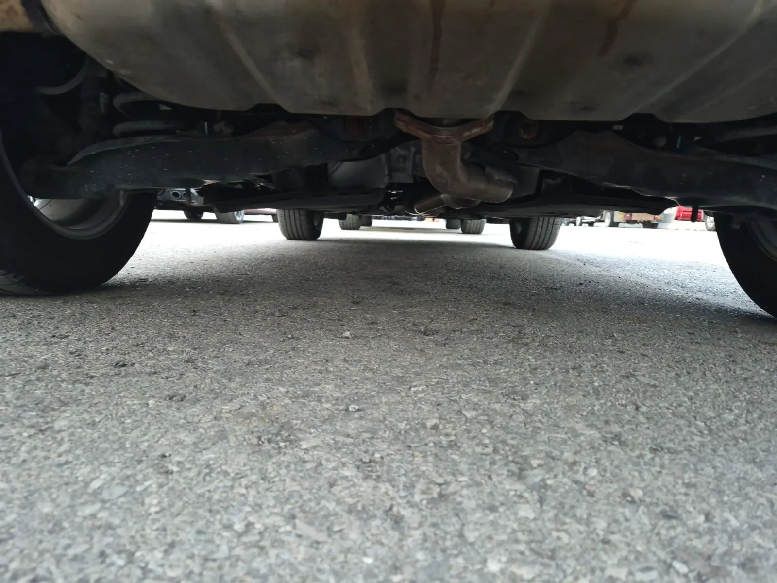 Undercarriage - Rear Photo