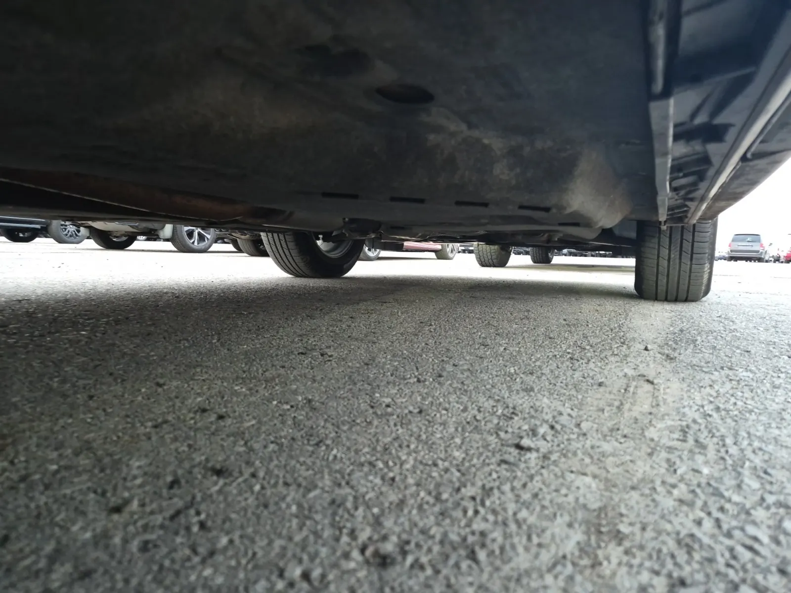 Undercarriage - Passenger Photo