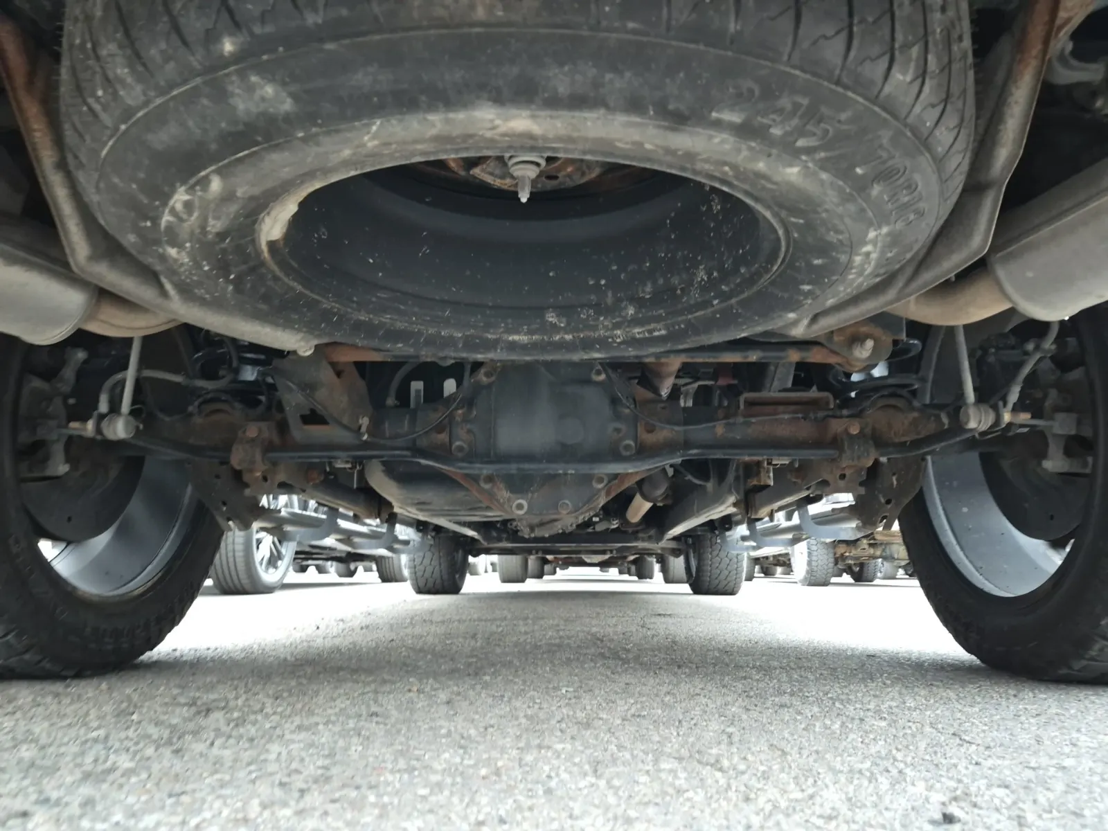Undercarriage - Rear Photo