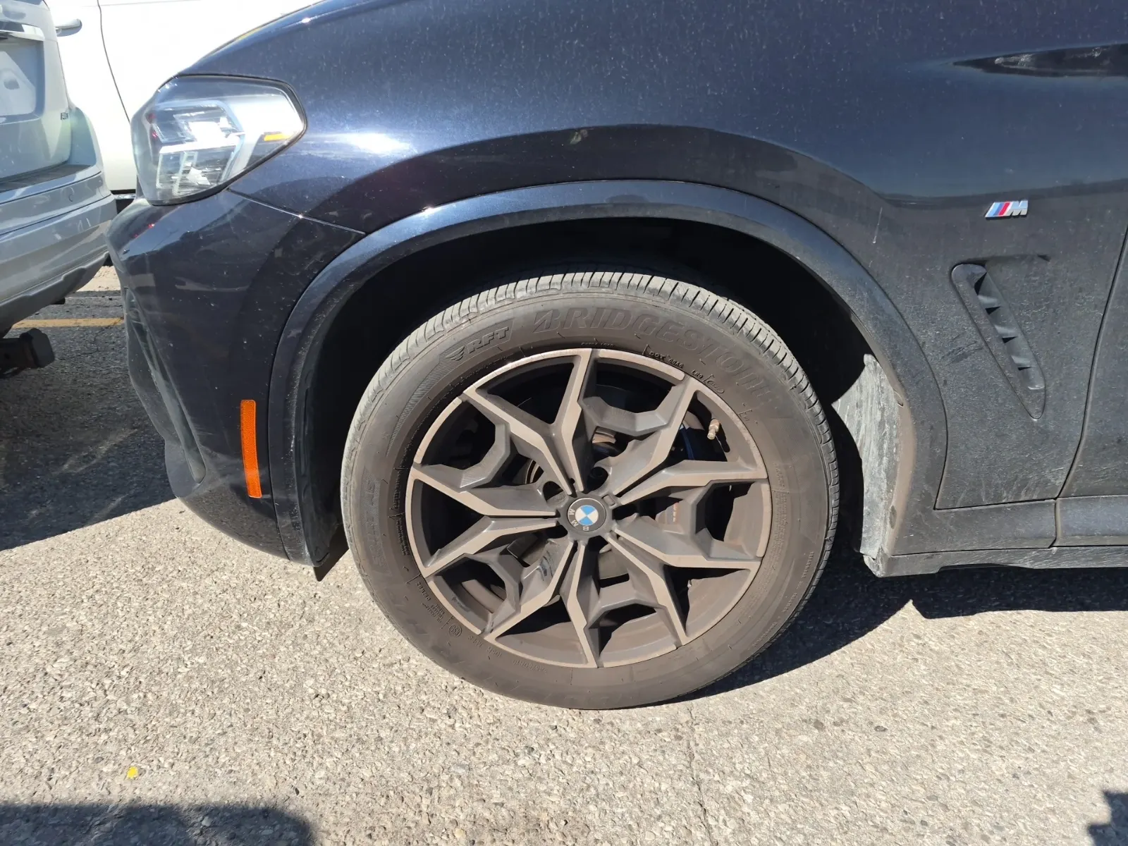 Front driver wheel/tire photo