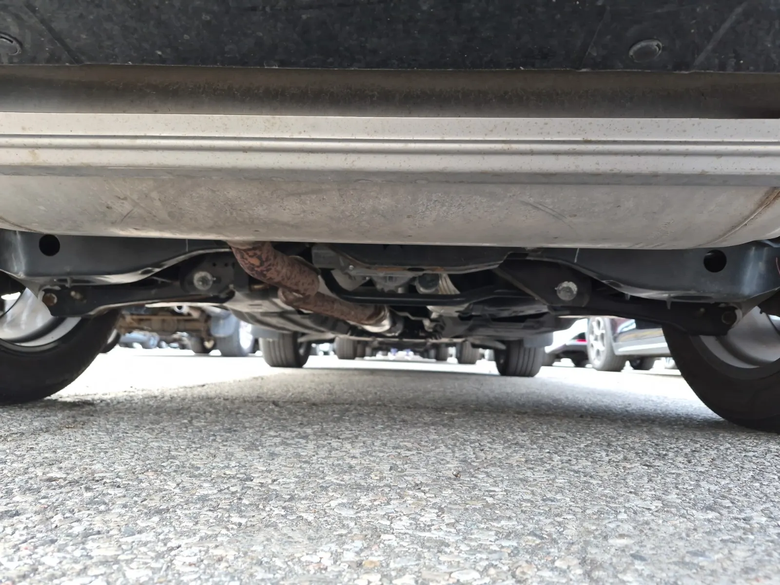 Undercarriage - Rear Photo