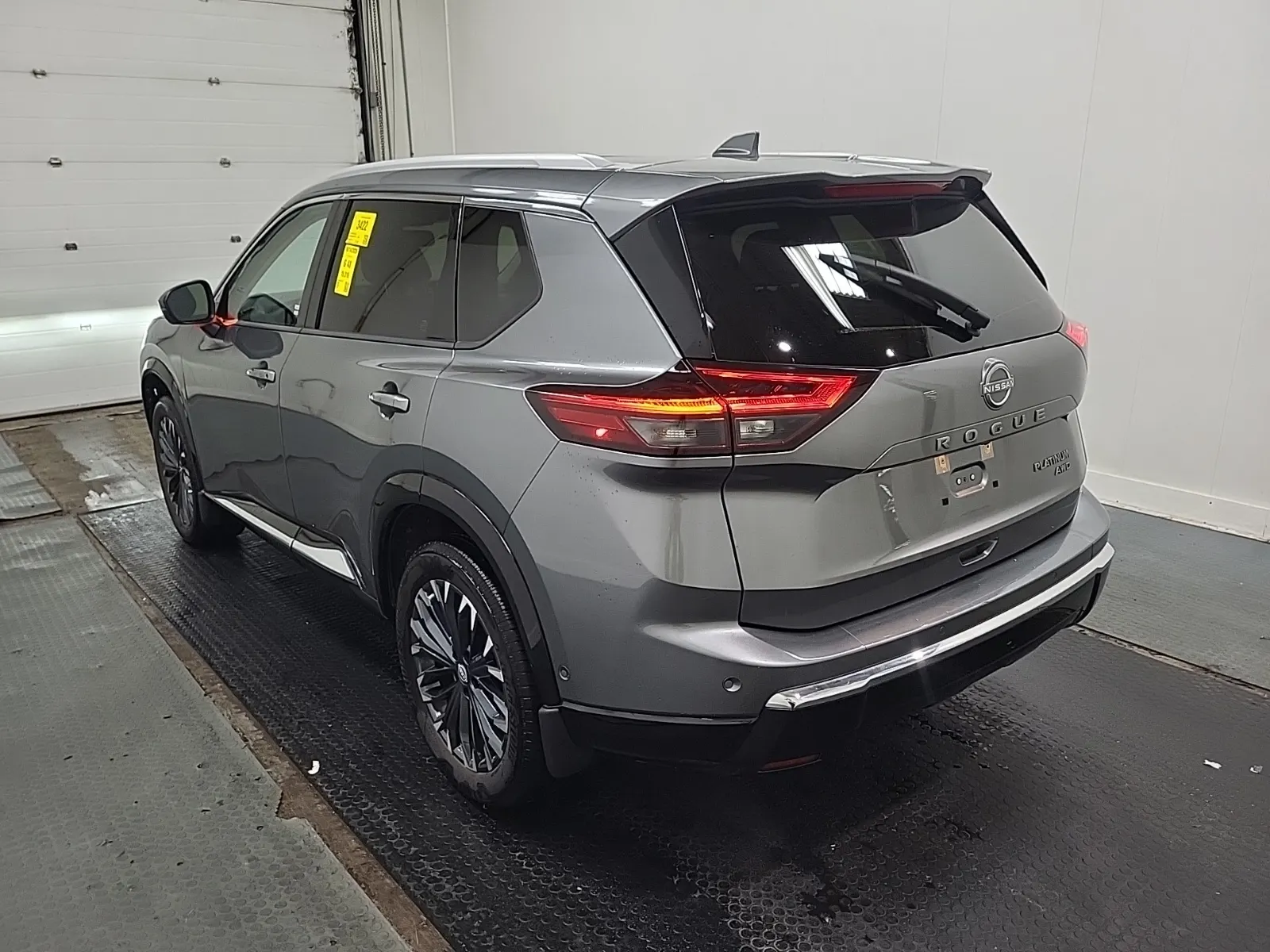 Driver Rear 3/4 Photo