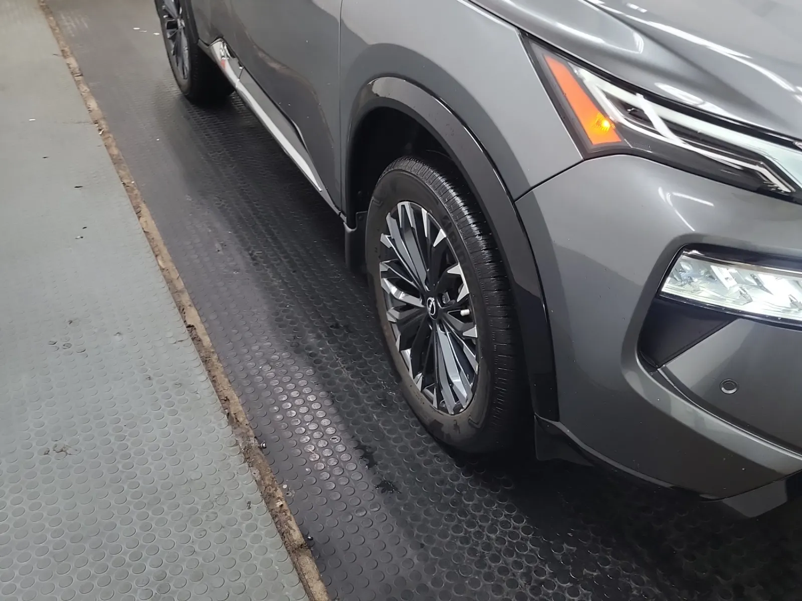 Right Front Wheel/Tire Photo