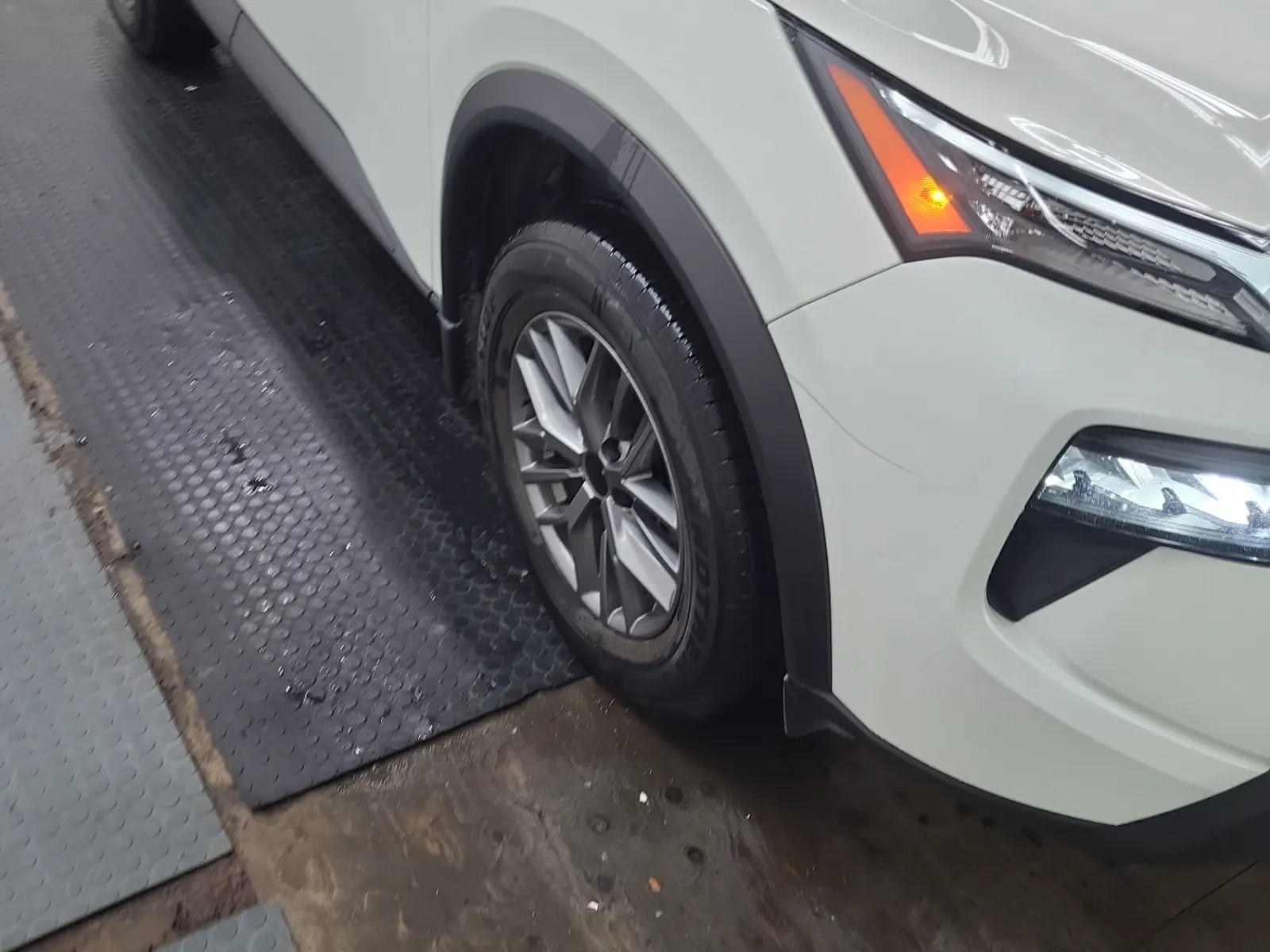 Right Front Wheel/Tire Photo