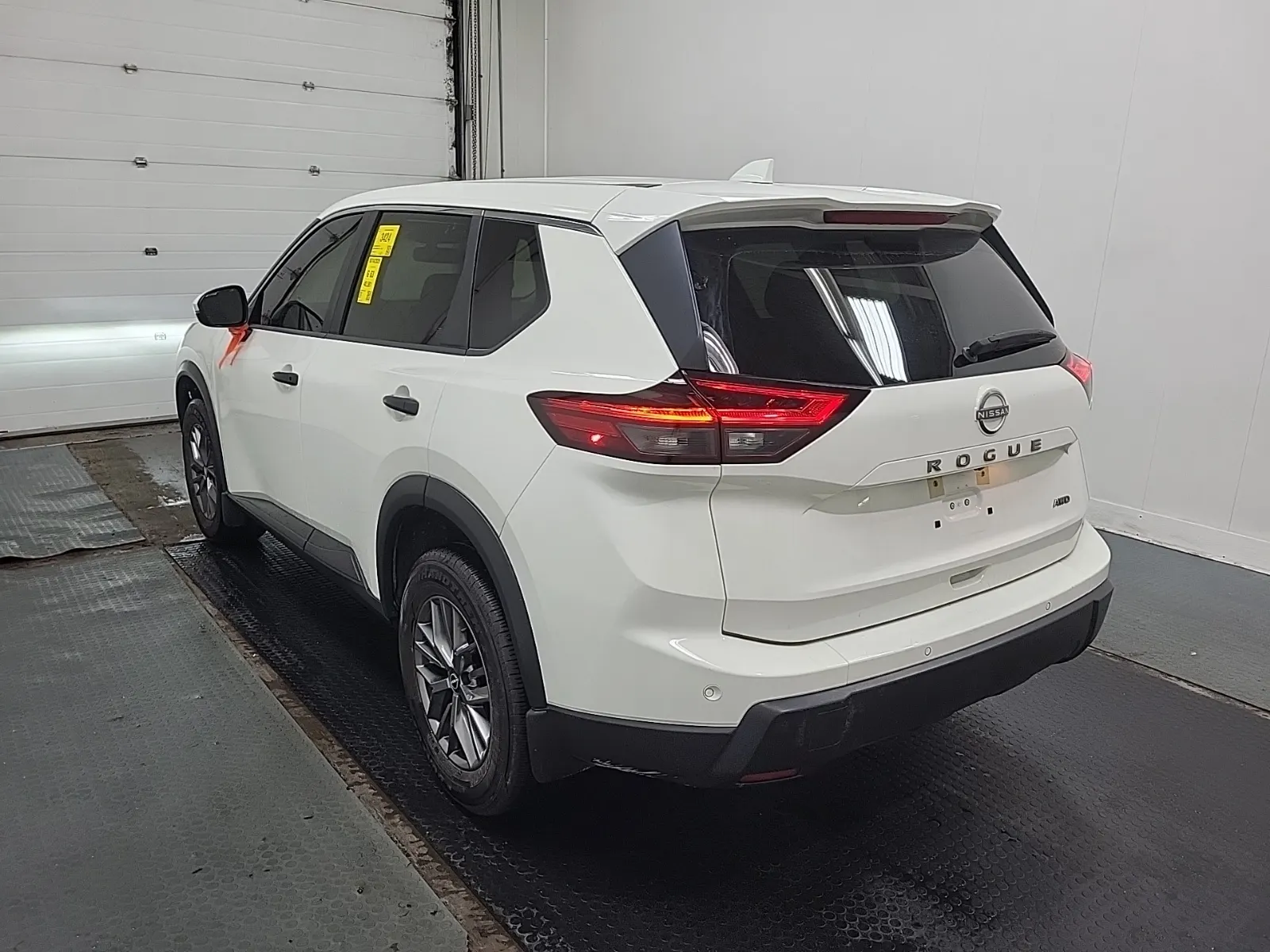 Driver Rear 3/4 Photo