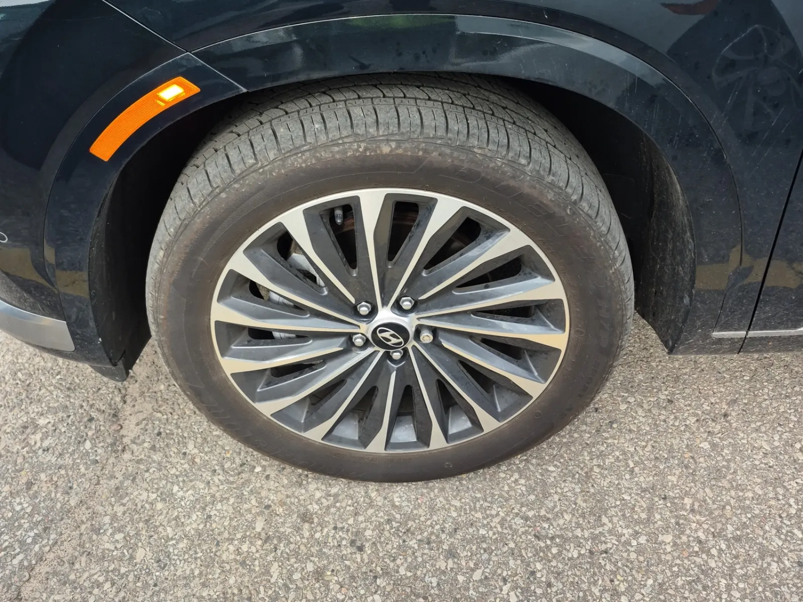 Front driver wheel/tire photo