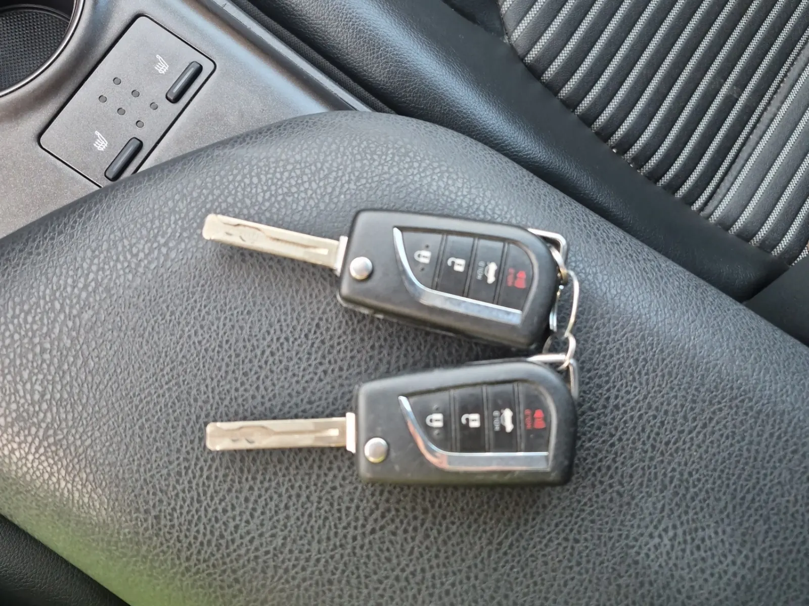 Keys/Fobs/Manual Photo