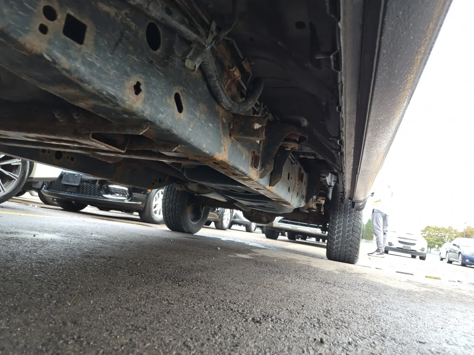 Undercarriage - Driver Photo
