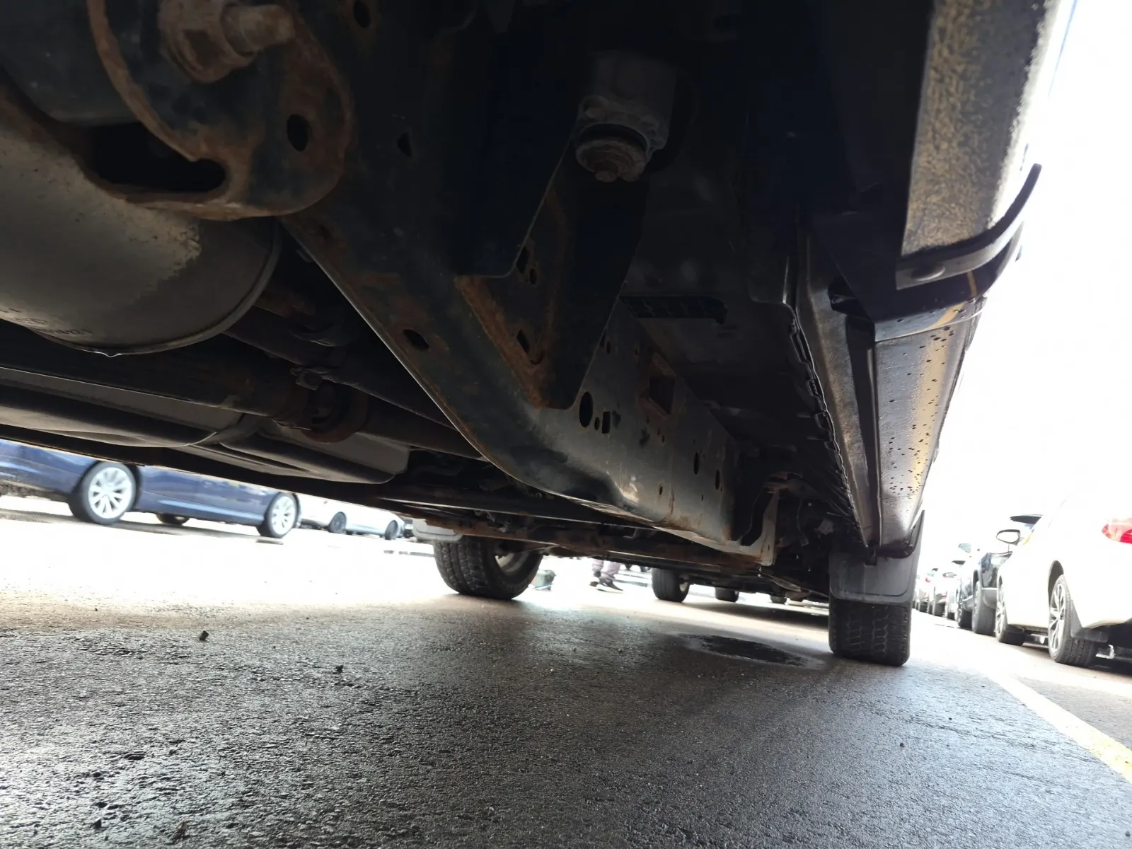 Undercarriage - Passenger Photo
