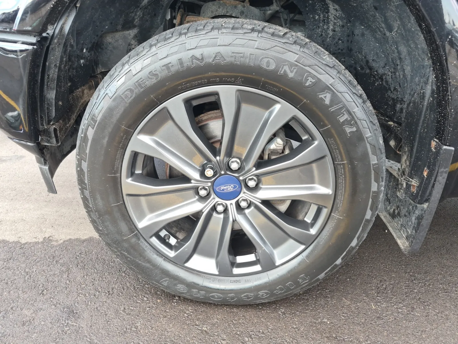 Front driver wheel/tire photo